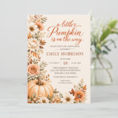 Ein kleiner Kürbis QR Code Florales Babyshower Einladung (Stehend Vorderseite)