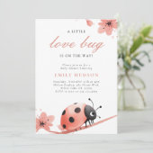 Ein kleiner Liebe-Bug befindet sich auf dem Weg zu Einladung (Stehend Vorderseite)