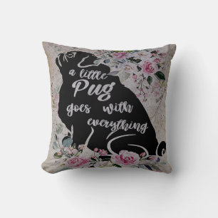 Ein kleiner Mops geht mit allem um   Geschenk für  Kissen