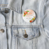 Ein kleiner Pfirsich ist auf dem Weg zur Mädchendu Button (Beispiel)