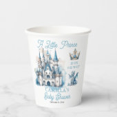 Ein kleiner Prinz ist auf dem Weg zur Baby-Dusche Pappbecher (Vorderseite)