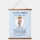 Ein kleiner Prinz ist unterwegs mit einer Babydusc Wandteppich Mit Holzrahmen (Vorderseite)