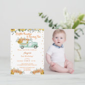 Ein kleiner Pumpkin Blue Truck Zweiter Geburtstag Einladung (Stehend Vorderseite)