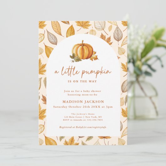 Ein kleiner Pumpkin Fall Foliage Arch Einladung (Stehend Vorderseite)
