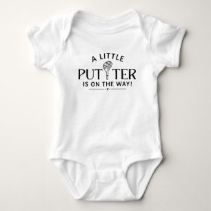 Ein kleiner Putter ist auf dem Weg Schwangerschaft Baby Strampler