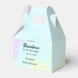 Ein kleiner Regenbogen ist auf dem Weg Baby Shower Geschenkschachtel