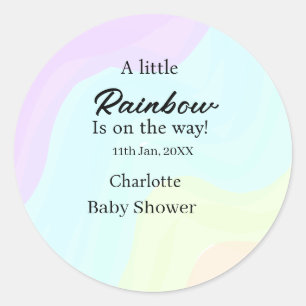 Ein kleiner Regenbogen ist auf dem Weg Baby Shower Runder Aufkleber