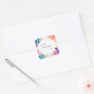 Ein kleiner Schmetterling darauf Baby Shower Quadratischer Aufkleber