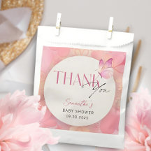 Ein kleiner Schmetterling ist auf dem Weg Baby Dus