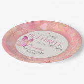 Ein kleiner Schmetterling ist auf dem Weg Baby Dus Pappteller (Schrägansicht)