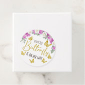 Ein kleiner Schmetterling ist auf dem Weg Circle F Geschenkanhänger (Beispiel)