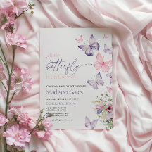 Ein kleiner Schmetterling ist auf dem Weg zu einer