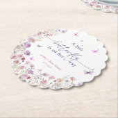 Ein kleiner Schmetterling ist auf dem Weg zu einer Untersetzer (angewinkelt)