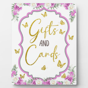 Ein kleiner Schmetterling ist auf dem Weg zum Tisc Fotoplatte