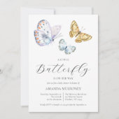 Ein kleiner Schmetterling ist auf dem Weg zur Baby Einladung (Vorderseite)