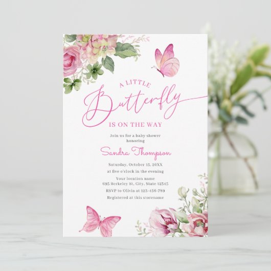 Ein kleiner Schmetterling ist auf dem Weg zur Baby Einladung (Stehend Vorderseite)