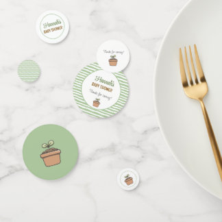 Ein kleiner Spross auf dem Way Table Konfetti