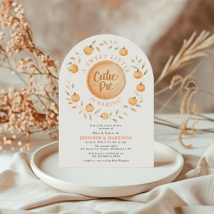 Ein kleiner süßer Pie backt   Gebogene Babyparty-E Einladung