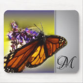Ein kleiner süßer Schmetterling (Monogramm) Mousepad (Vorne)
