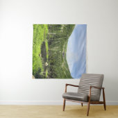 Ein kleiner Teich im Tal der Berge im Wandteppich (Beispiel (Horizontal))