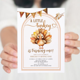 Ein kleiner türkischer Bogen, der einen Geburtstag Einladung