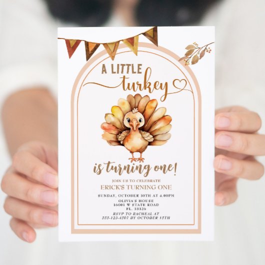 Ein kleiner türkischer Bogen, der einen Geburtstag Einladung