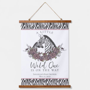Ein Kleiner Wilder Baby-Zebra-Druck Wandteppich Mit Holzrahmen