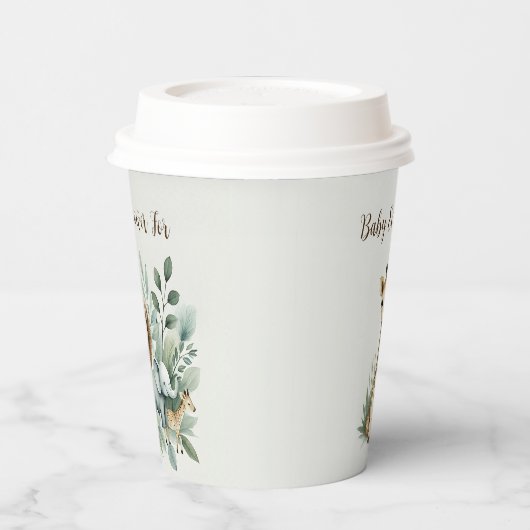 Ein kleiner Wilder Pappbecher (Links)