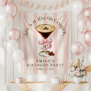 Ein kleines bisschen älterer Espresso Martini Gebu Wandteppich