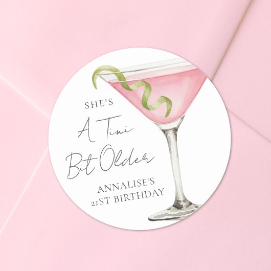 Ein kleines bisschen älterer Martini Geburtstag Runder Aufkleber
