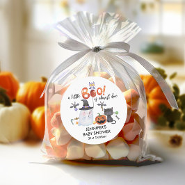 Ein kleines Boo Halloween Kinderdusche mit Hexenhu Runder Aufkleber