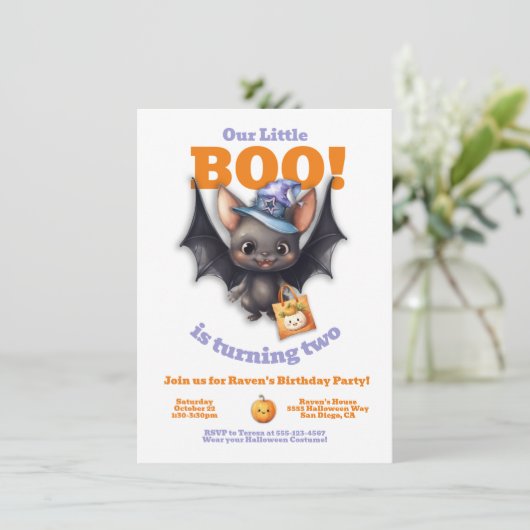 Ein kleines Boo Halloween Niedlich Vampire Bat Geb Einladung (Stehend Vorderseite)