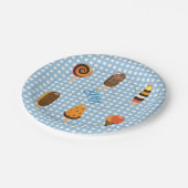 Ein kleines Boo steht bevor Hellblaue Gingham-Eisc Pappteller (Schrägansicht)