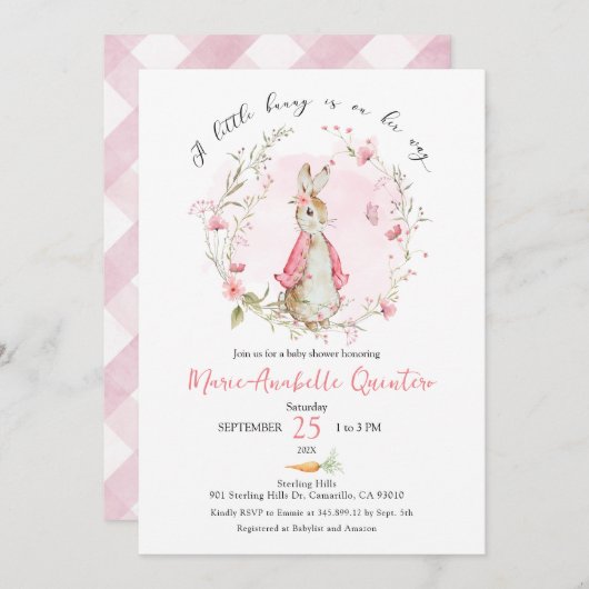Ein kleines Bunny ist auf dem Weg Babydusche laden Einladung (Vorne/Hinten)