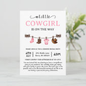 Ein kleines Cowgirl ist auf dem Weg Western Babydu Einladung (Stehend Vorderseite)