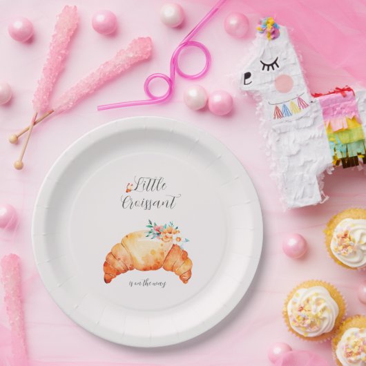 Ein kleines Croissant ist unterwegs mit einer Baby Pappteller (Party)