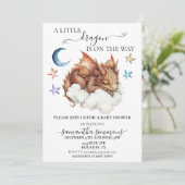 Ein kleines Drachenschläfchen auf der Cloud-Baby-D Einladung (Stehend Vorderseite)