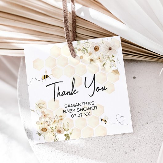 Ein kleines Honey Bee Baby Duschplatz Geschenkanhänger