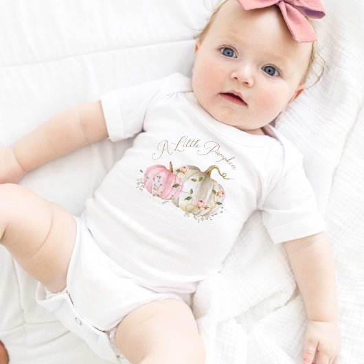 Ein kleines Kürbiskreider-Baby-Bodysuit Baby Strampler