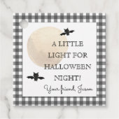Ein kleines Licht für Halloween-Nachtschwärmer Geschenkanhänger (Vorderseite)