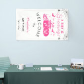 Ein kleines Mädchen braut rosa Halloween-Kinderdus Banner (Messeveranstaltung)