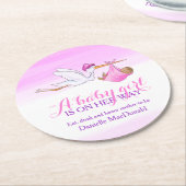 Ein kleines Mädchen ist auf dem Weg Storch pink Runder Pappuntersetzer (Angewinkelt)