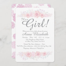 ein kleines Mädchen mit blumengeschmückter, einfac