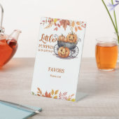 Ein kleines Pumkin Halloween-Herbstdusche Sockelschild (In SItu)