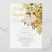 Ein kleines Pumpkin ernährt Gold Floral Baby Dusch Folieneinladung (Vorderseite)