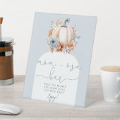 Ein kleines Pumpkin Fall Baby Dusche Mama-osa Bar Sockelschild (In SItu)