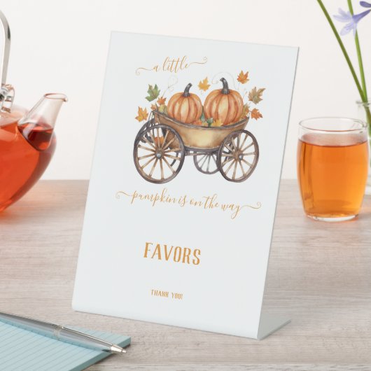 Ein kleines Pumpkin Fall Baby Duschgeschlecht neut Sockelschild (In Situ)