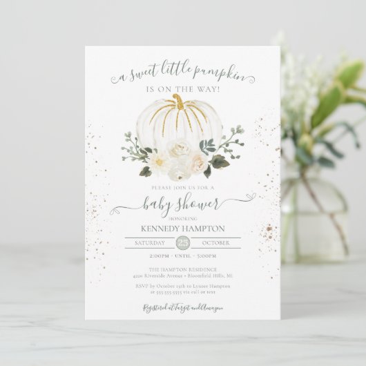 Ein kleines Pumpkin Gender Neutral Fall Baby Dusch Einladung (Stehend Vorderseite)