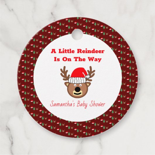 Ein kleines Rentier ist unterwegs Geschenkanhänger (Vorderseite)