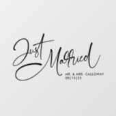 Ein kleines Retro-Auto nur verheiratet Fensteraufkleber (Blatt)